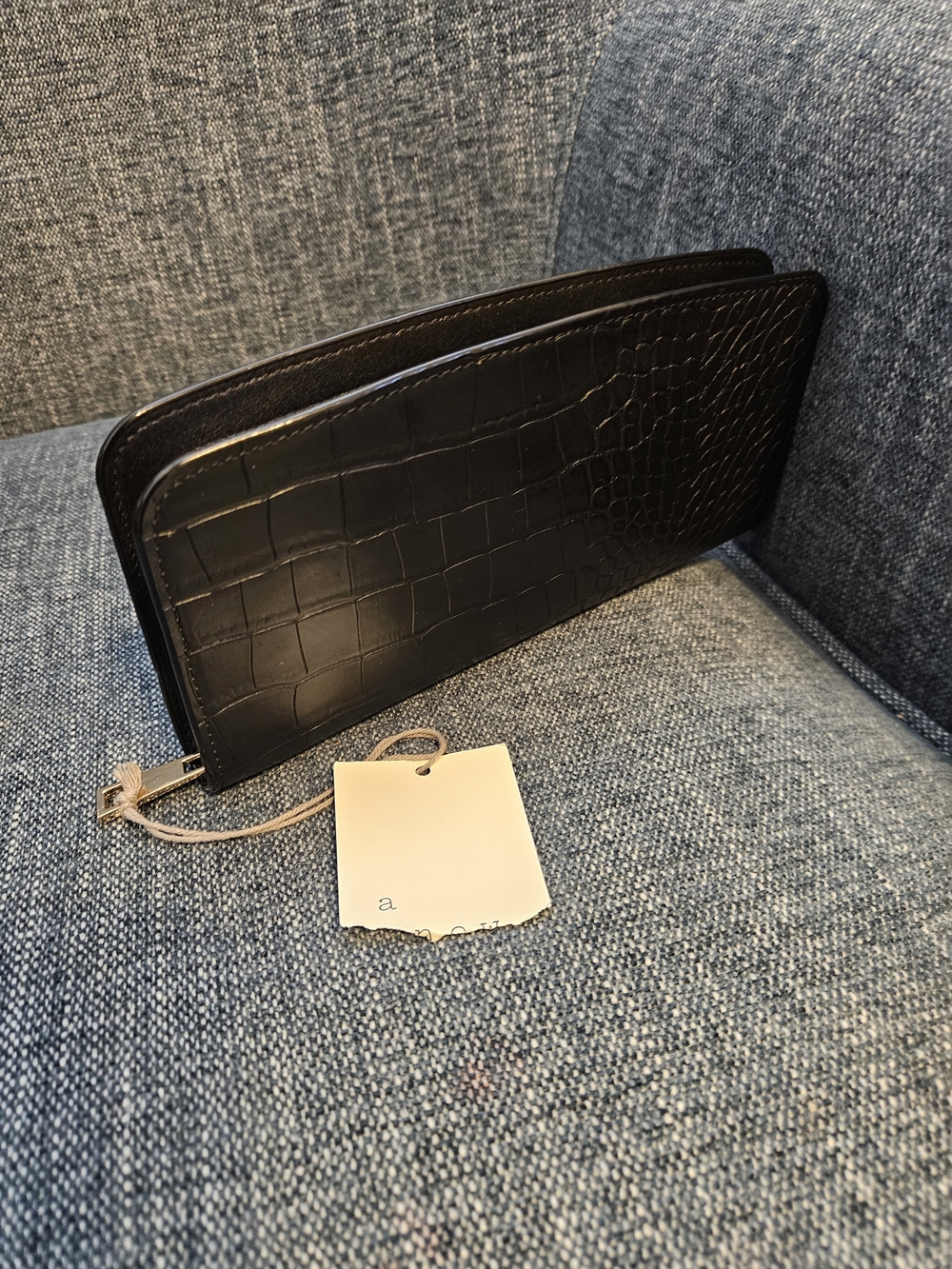 Black Clutch, Crocodile-Skin Texture - Picture 6 of 7